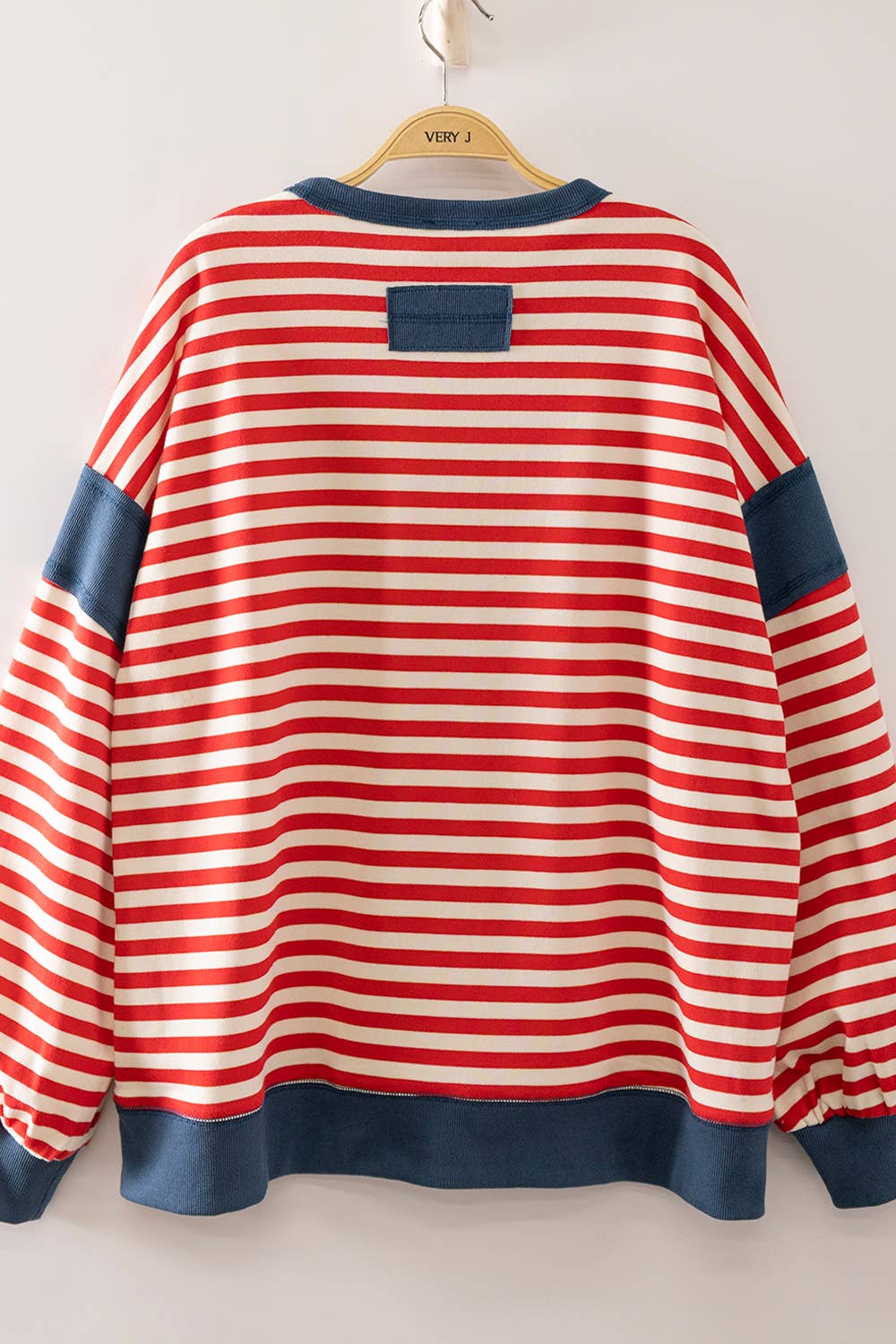 Front pocket stripe crew